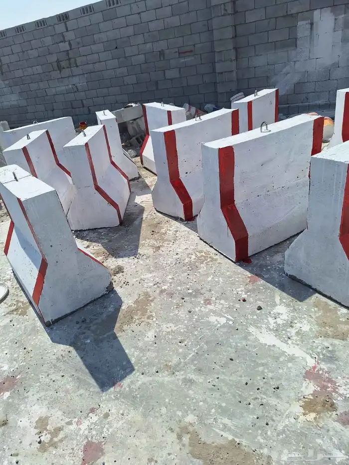 حواجز خرسانية قواعد إنارة بأسعار تنافسية 1