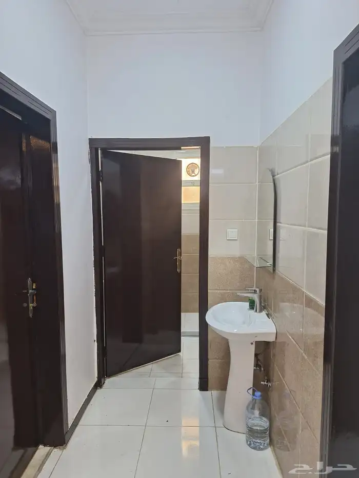 شقه للايجار في حي الرمال الواحه ايجارها شهري 3500 6