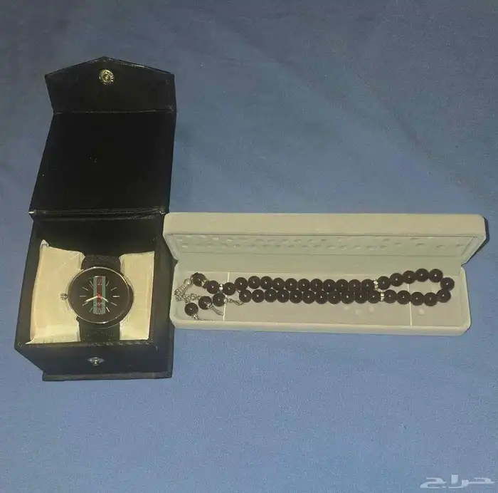 مسباح لونها بني غامق و ساعة لونها اسود 0