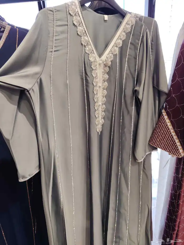 عبايات شيك وسعرها ممتاز والتوصيل لحد البيت 8