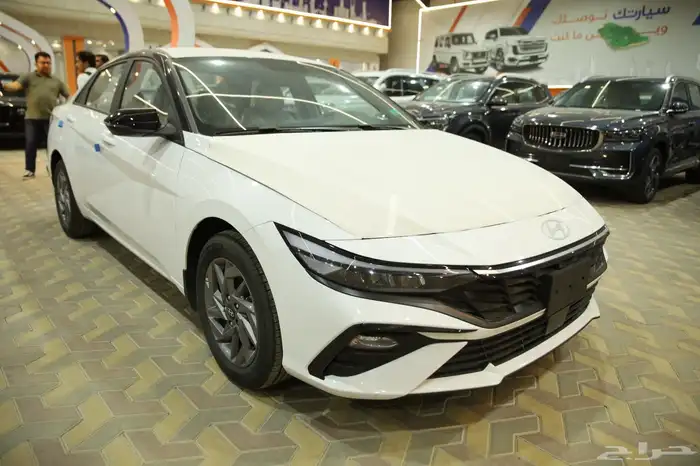 هيونداي اسمارت محرك 2.0 ابيض سقف اسود 2025 2