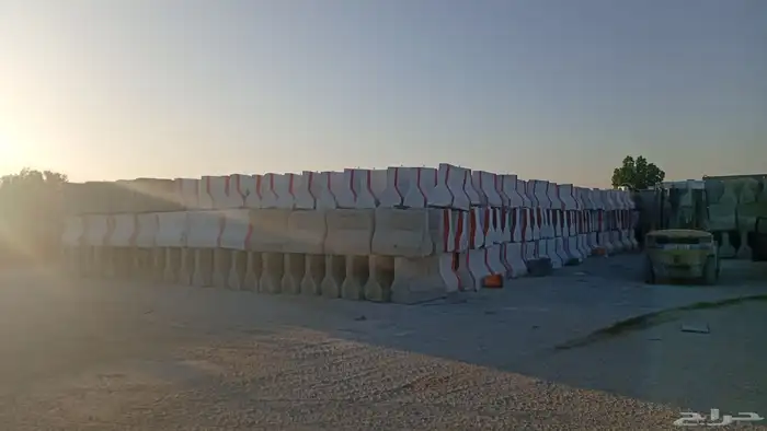 حواجز خرسانية قواعد إنارة بأسعار تنافسية 4