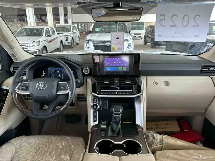 معرض بلاد الشرق يعلن عن تكفى السياره لاندكروزر فل كامل بريمي 8
