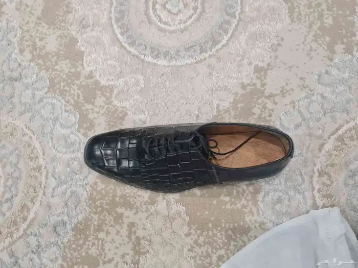 جزمه جلد التمساح لون اسود مقاس 43 جديده 1