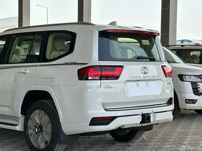 معرض بلاد الشرق يعلن عن تكفى السياره لاندكروزر فل كامل بريمي 7