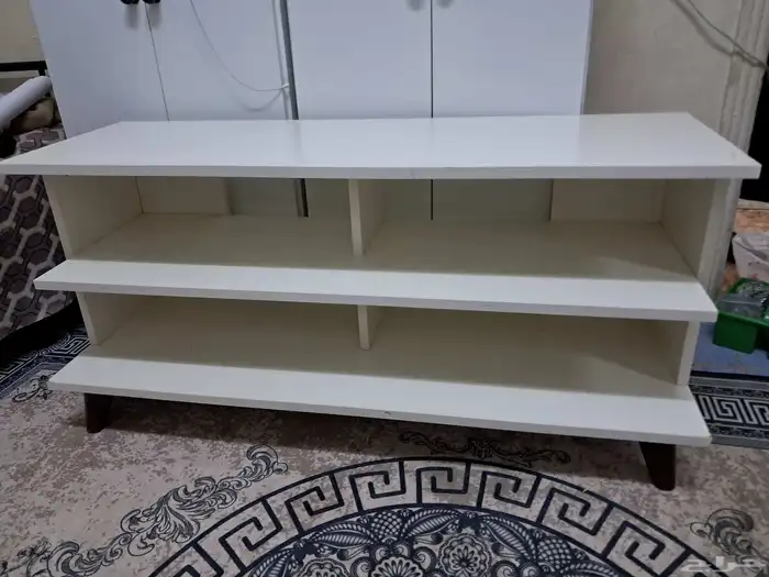 طاولة شاشه بلازما من ايكيا خشب قوي 0