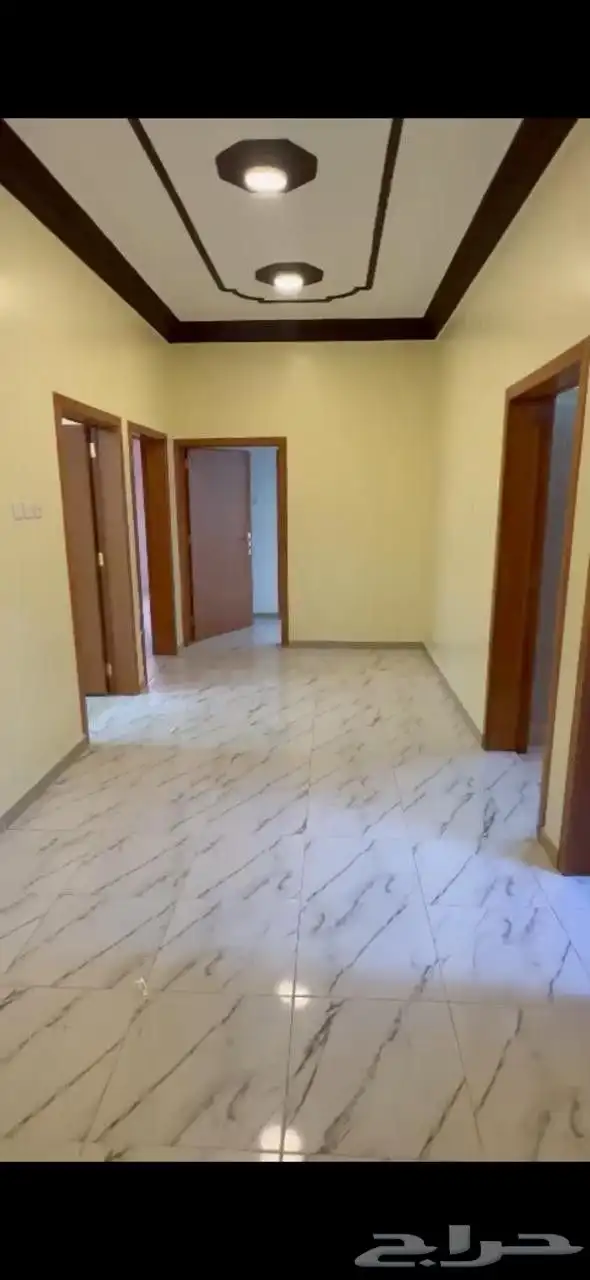 شقه للايجار سنوي ب1500 ابها تقاطع طريق الملك عبد الله المطار 4