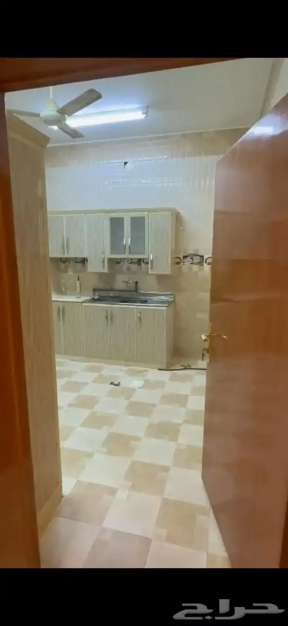 شقه للايجار سنوي ب1500 ابها تقاطع طريق الملك عبد الله المطار 12