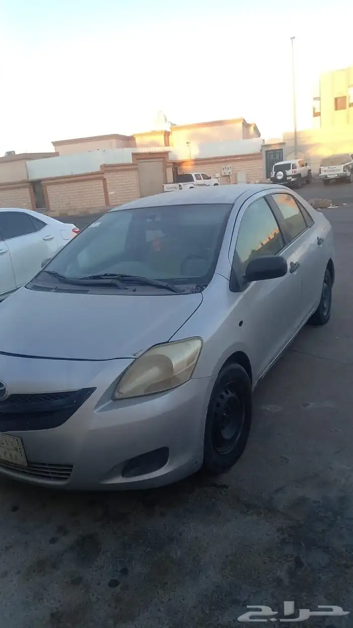 يارس 2008 اللون فضي للبيع 3