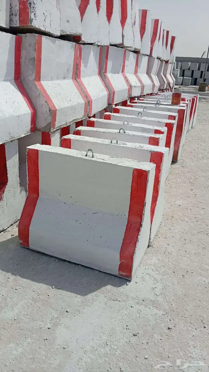 حواجز خرسانية قواعد إنارة بأسعار تنافسية 3