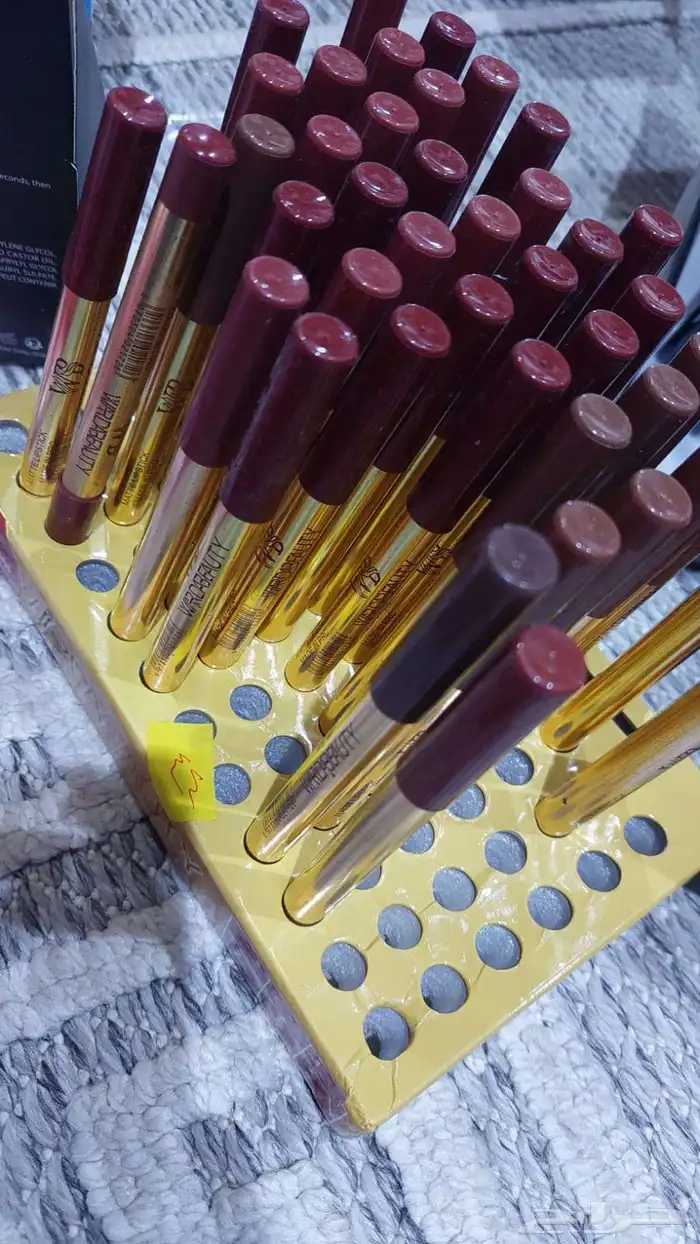 يوجد لدي مكياج من دبي تصفيه للبضائع 21