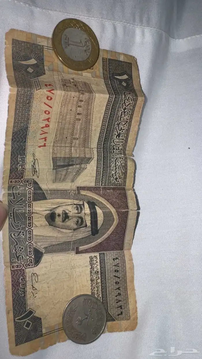 للبيع عملة سعوديه من نوع 5 ريال و10 ريال عليه صورة الملك فهد 1