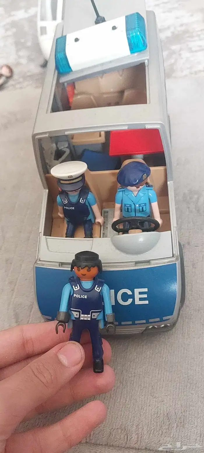 لعبة بلايمو بيل مكونة من بيت شرطة و هليكوبتر و سيارة و مدرعة 6