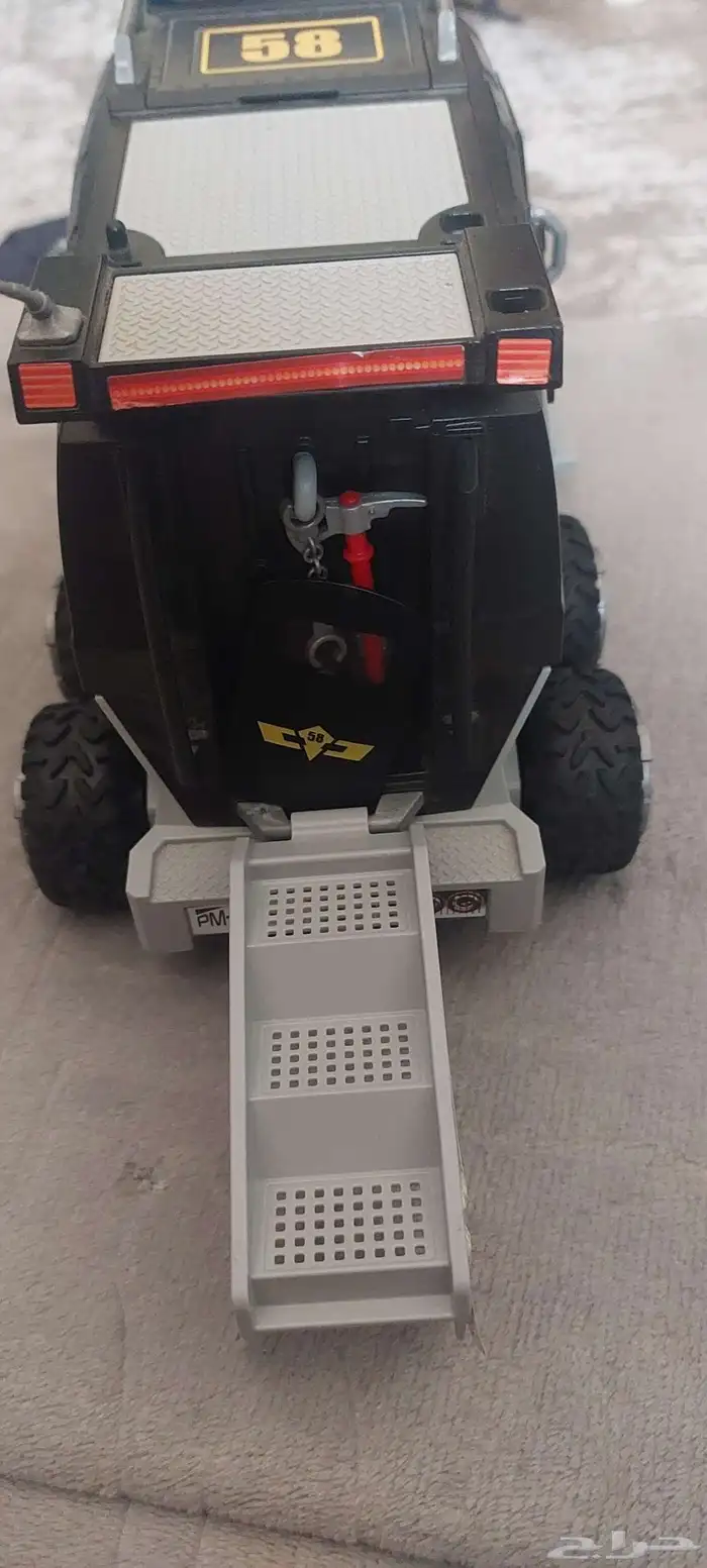 لعبة بلايمو بيل مكونة من بيت شرطة و هليكوبتر و سيارة و مدرعة 0