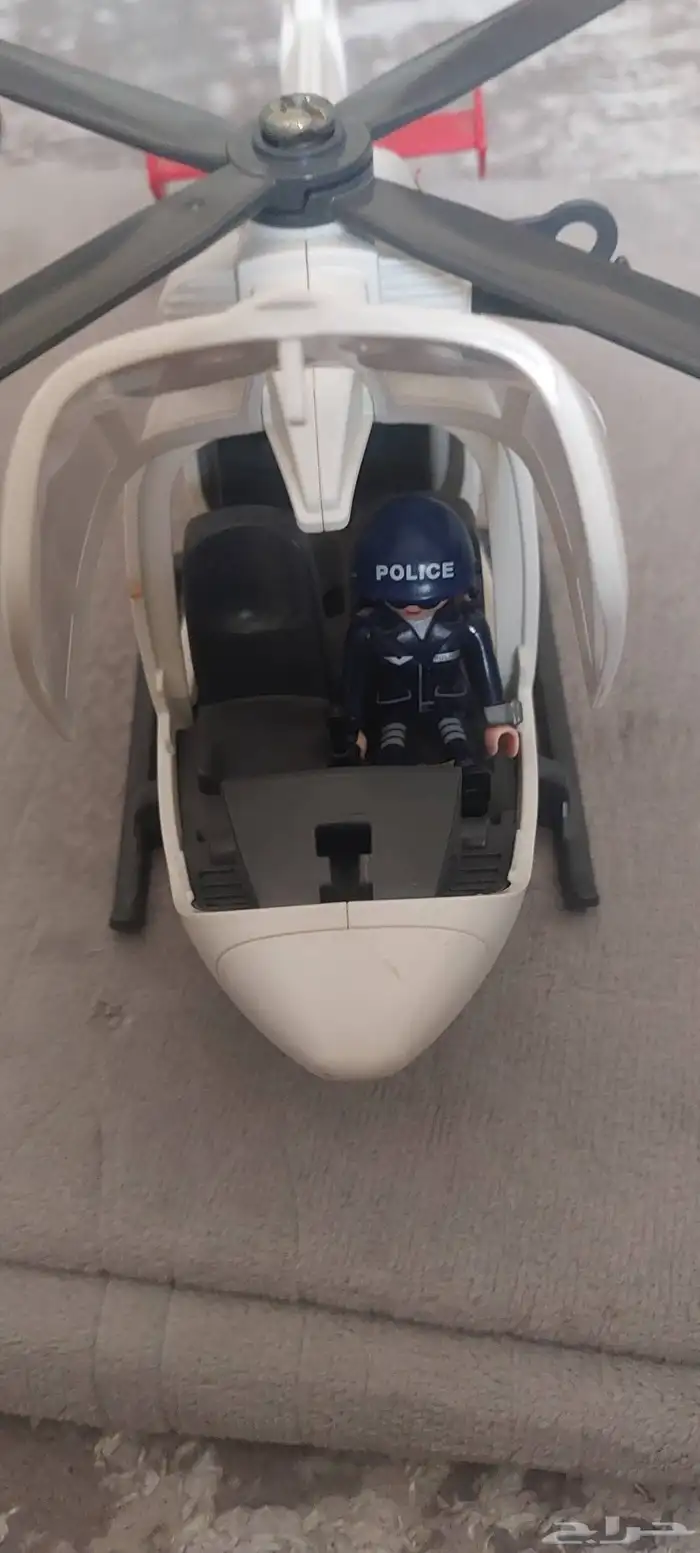 لعبة بلايمو بيل مكونة من بيت شرطة و هليكوبتر و سيارة و مدرعة 4