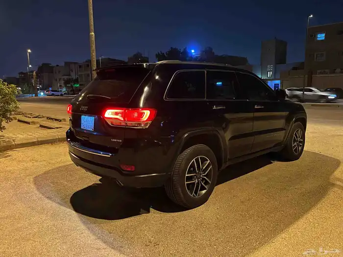 جراند شيروكي مالك أول 2