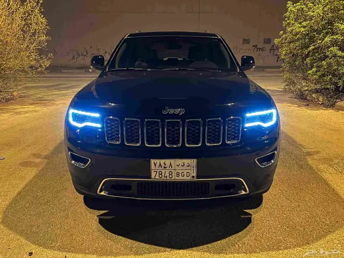 جراند شيروكي مالك أول 0