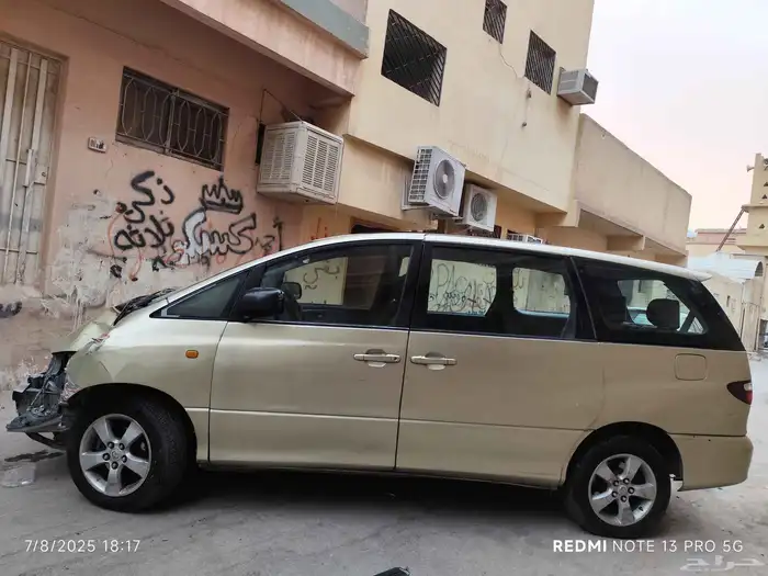 Damaged Previa car 5