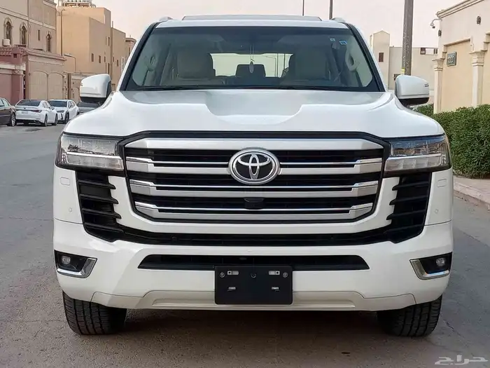تويوتا لاندكروزر ( 2023 ) GXR L4 بنزين سعودي بحالة الوكالة 4