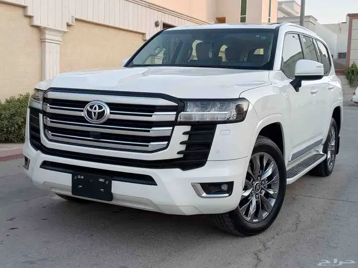 تويوتا لاندكروزر ( 2023 ) GXR L4 بنزين سعودي بحالة الوكالة 0