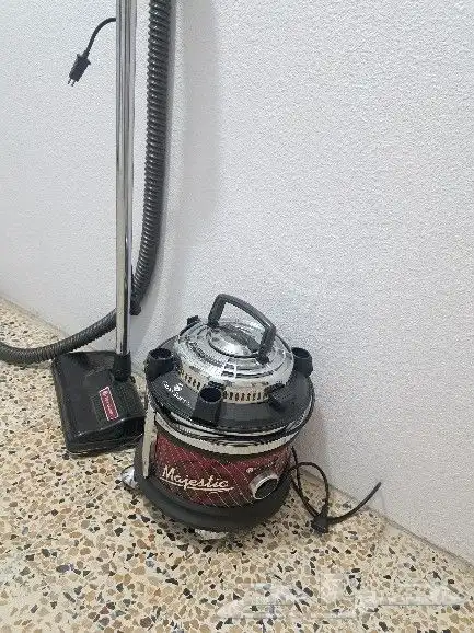 مكنسة كهربائية للبيع على السوم 0