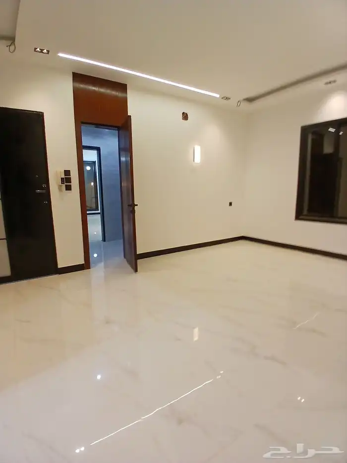 شقه للبيع حي المعيزله 2