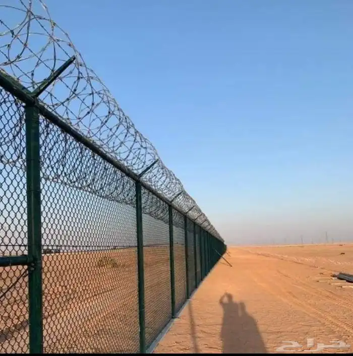 نقوم بتوريدوتركيب جميع انواع الشبوك والملاعب 7
