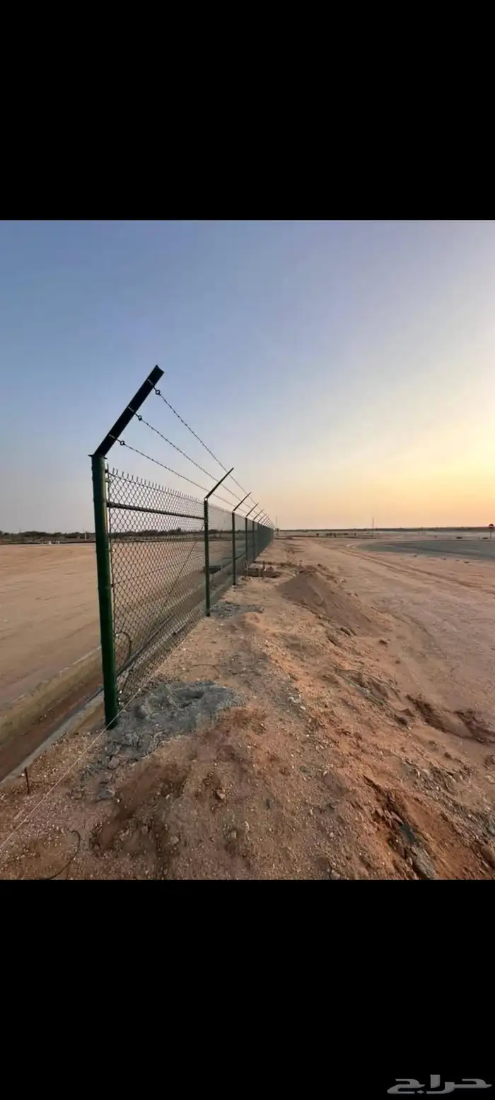 نقوم بتوريدوتركيب جميع انواع الشبوك والملاعب 9