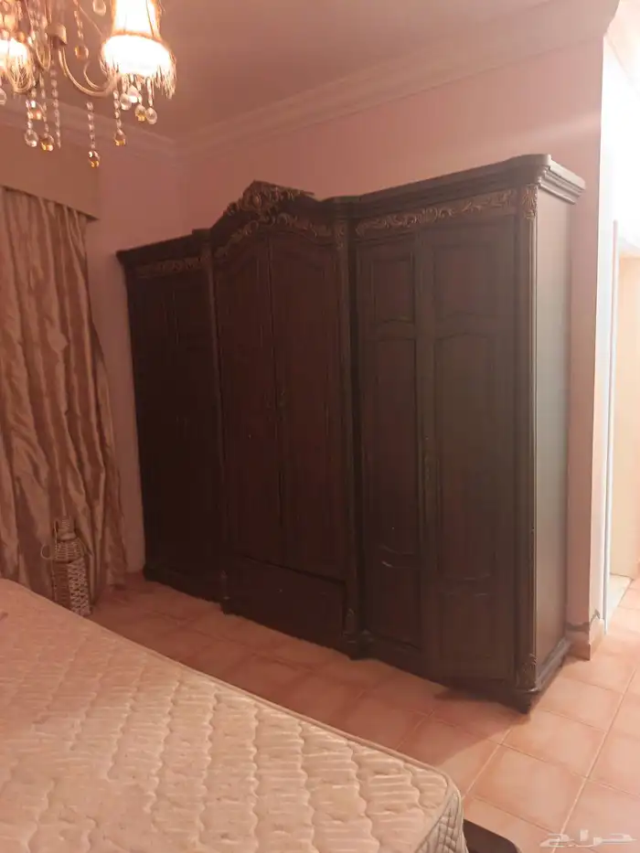للبيع طقمين كنب غرفة نوم 0