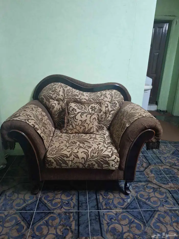 قطعة كنب مفردة جميلة بحالة ممتازة 0