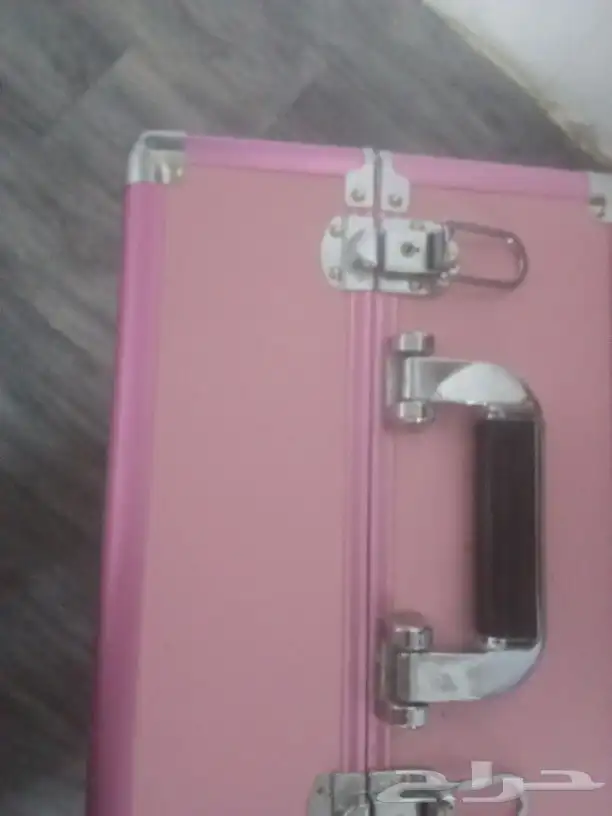 شنطه مكياج للبيع السوم200 وشاريتها600 نظيف 2