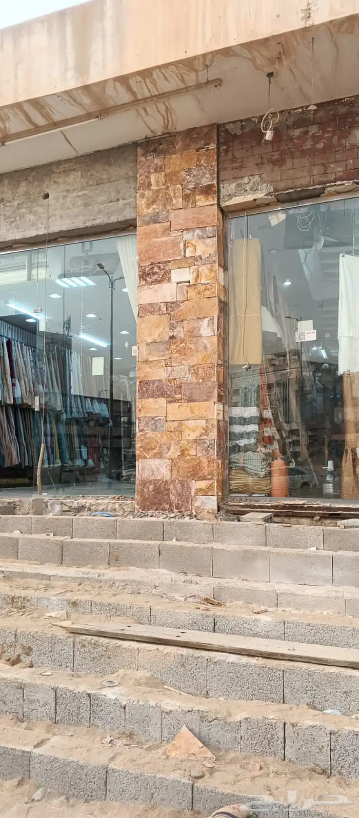 موجودين في محايل عسير ويوجد لدينا بكلين لبنا الحجر وقص الار 3