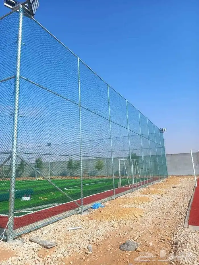 نقوم بتوريدوتركيب جميع انواع الشبوك والملاعب 3