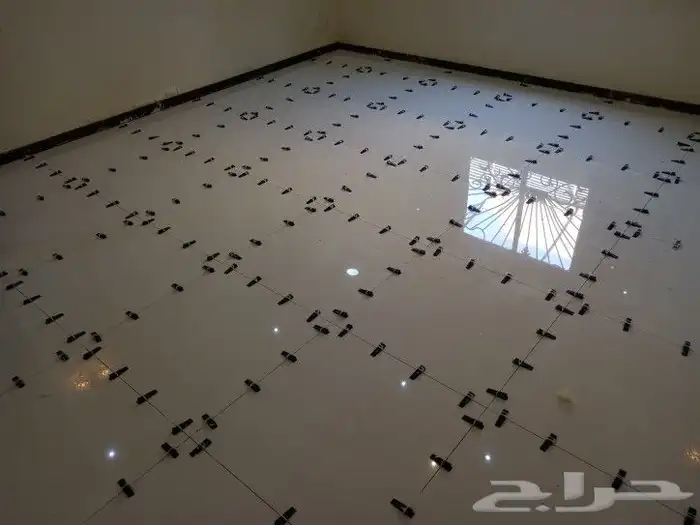 مبلط سيراميك رخام فنان تركيب تكسير 1