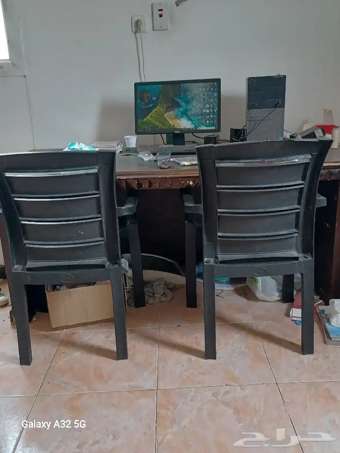 مكتب بالكمبيوتر مع الكراسي للبيع 0