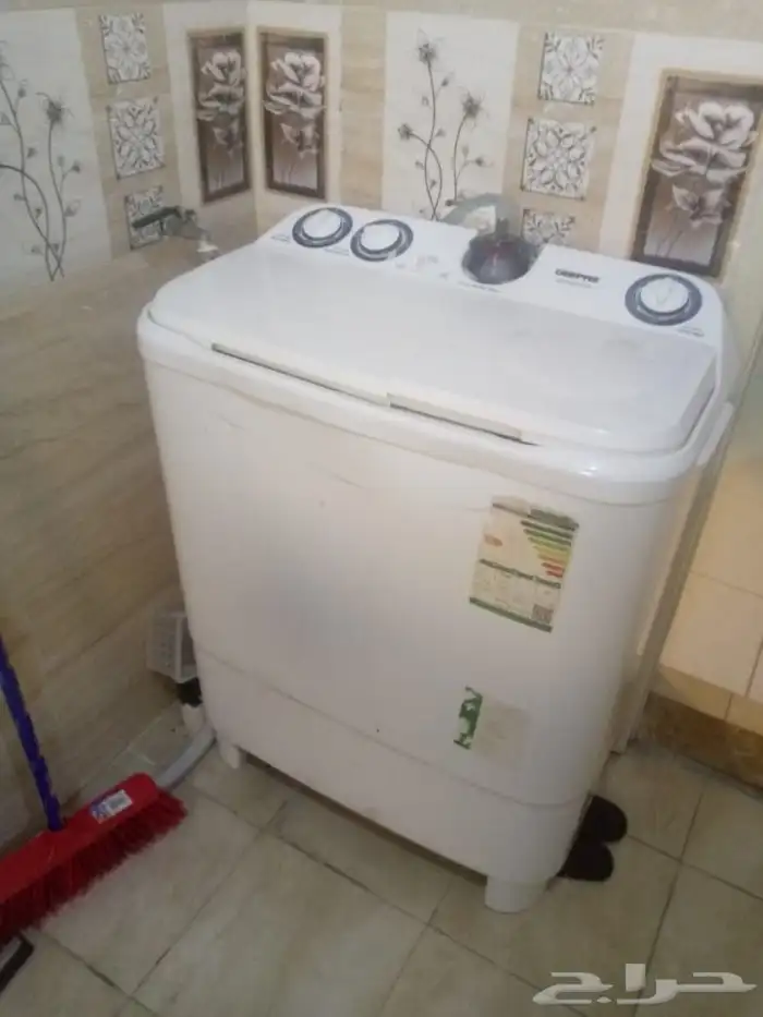 الطاوله الاكل ب 300 طاوله تانيه ب 150 سير الطفل ب 5