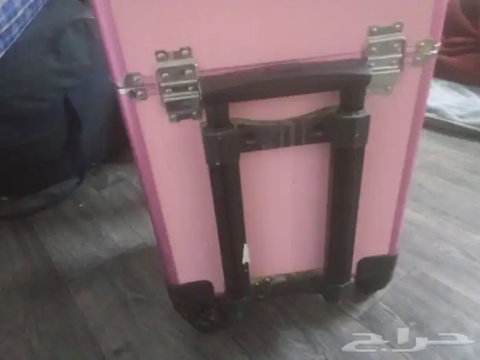 شنطه مكياج للبيع السوم200 وشاريتها600 نظيف 1