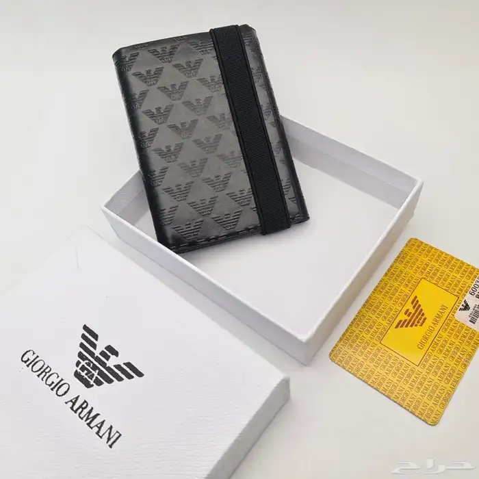 محافظ رجالية ماركة 8