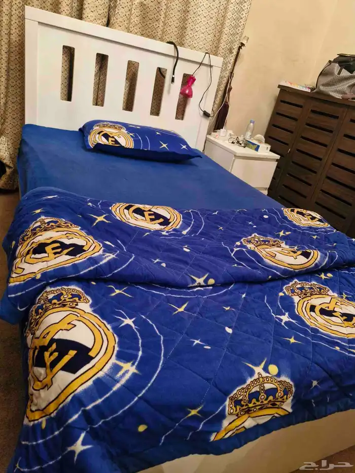 سرير وتسريحة ايكيا وكومدينو ايكيا 1