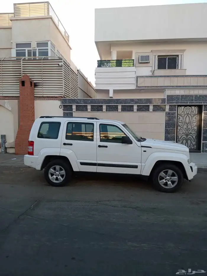 جيب شروكي ليبرتي 2012 1