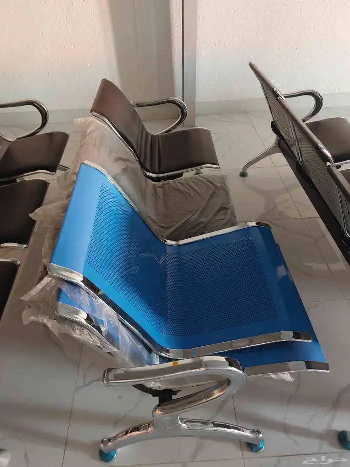 New trifold iron waiting chairs for sale both wholesale and 2