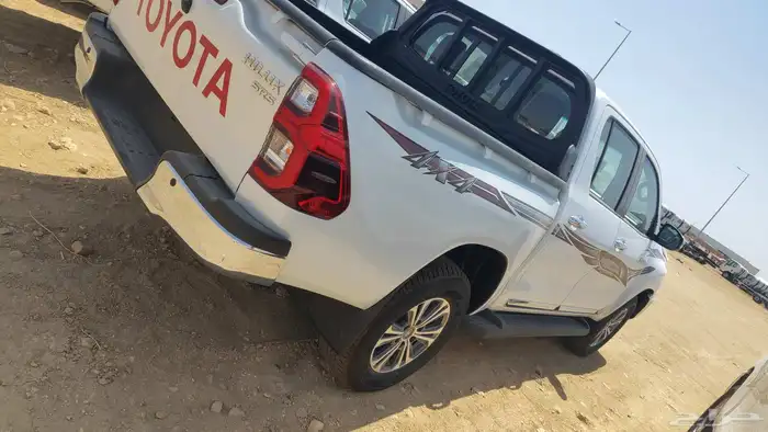تويوتا هايلوكس فل كامل بنزين 2025 4