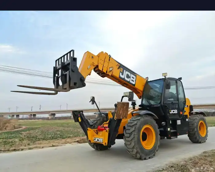 للايجار رافعات تلسكوبية وجي بي سي JCB بجميع الأحجام جاهز للع 2