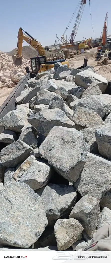 يوجد لدينا مواد الطرق بسكورس وصبيز ودفان وحجر للبيع بالبدع 1