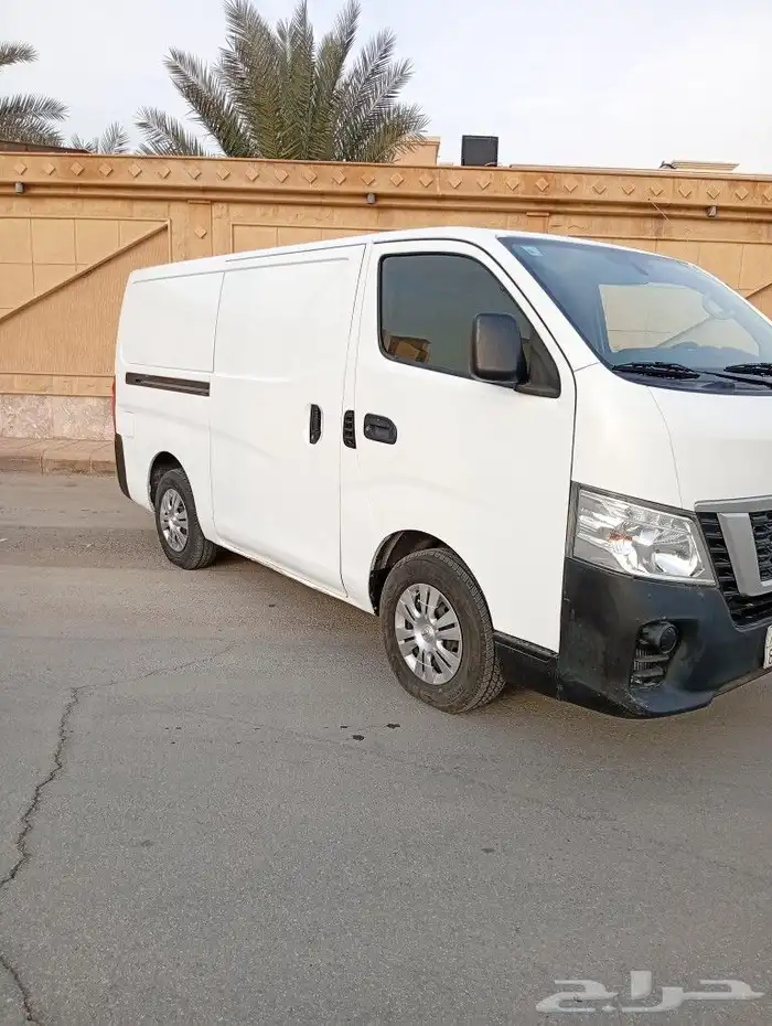 للبيع باص نيسان اورفان موديل 21 ديزل 4