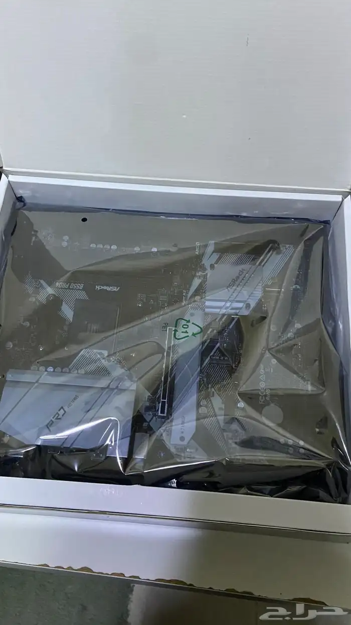 ت ظهر الصورة صندوق لوحة أم من طراز ASRock B550 Pro4. 3