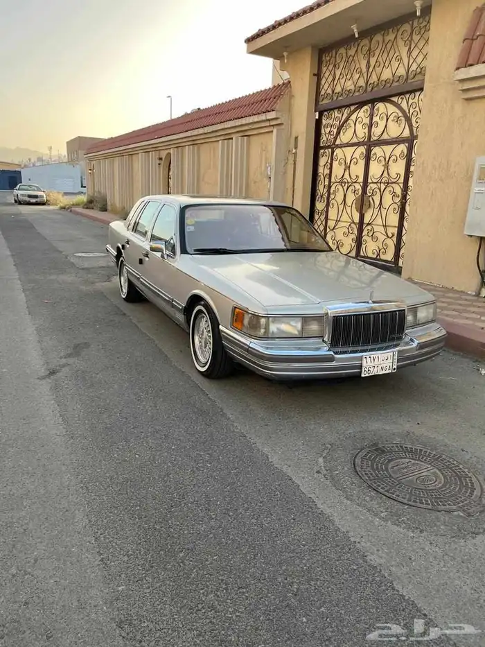 فورد لينكون تاون كار 1990 مخزن للبيع 4