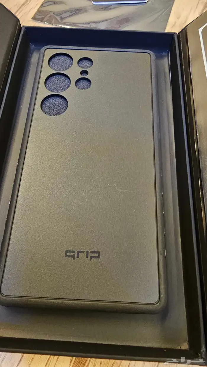 كفر مع حماية شاشة من dbrand لجوال S25 ultra 2