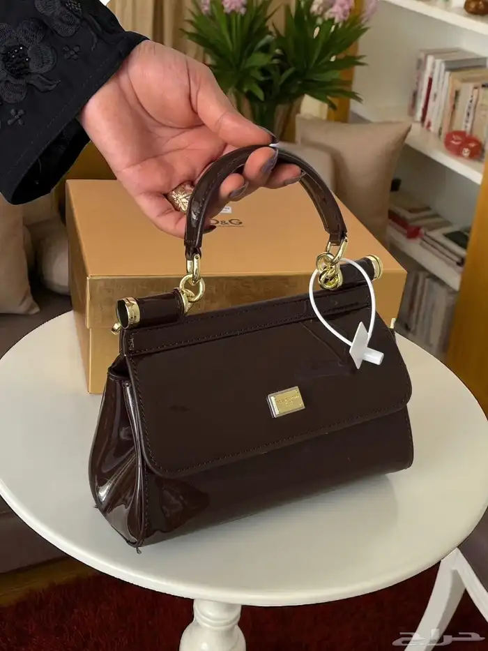 دولتشي جابانا. D G 7