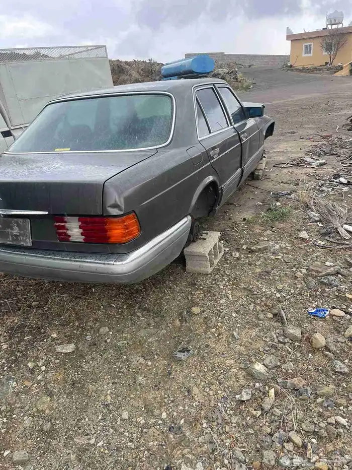 مورسيدس مديل 1990الحجم 300على السوم 4
